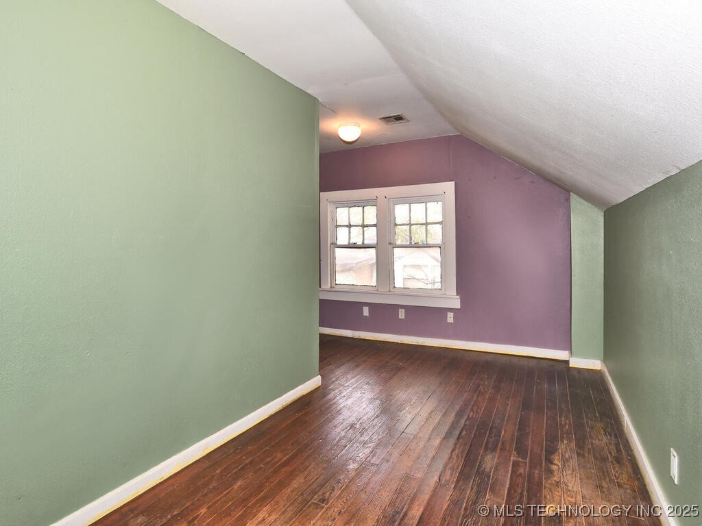 730 S Phoenix Avenue Property Photo 17