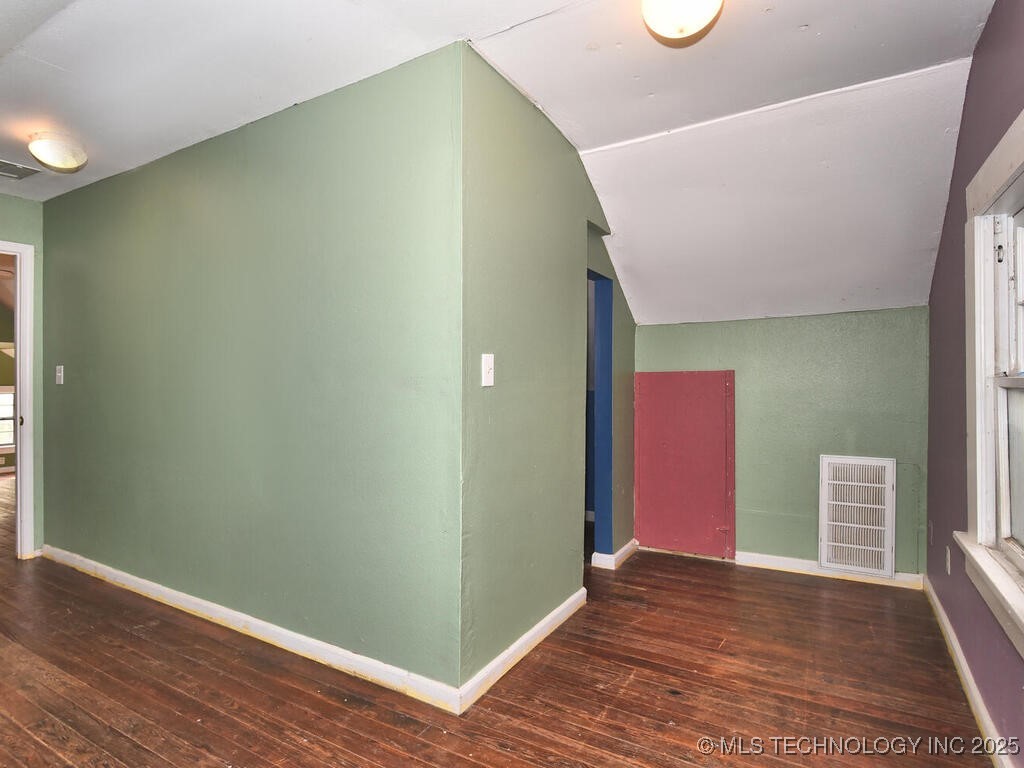 730 S Phoenix Avenue Property Photo 18