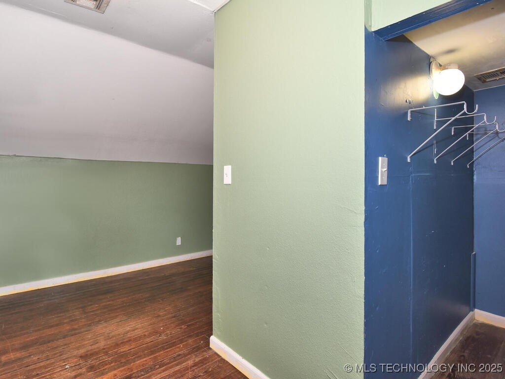 730 S Phoenix Avenue Property Photo 19