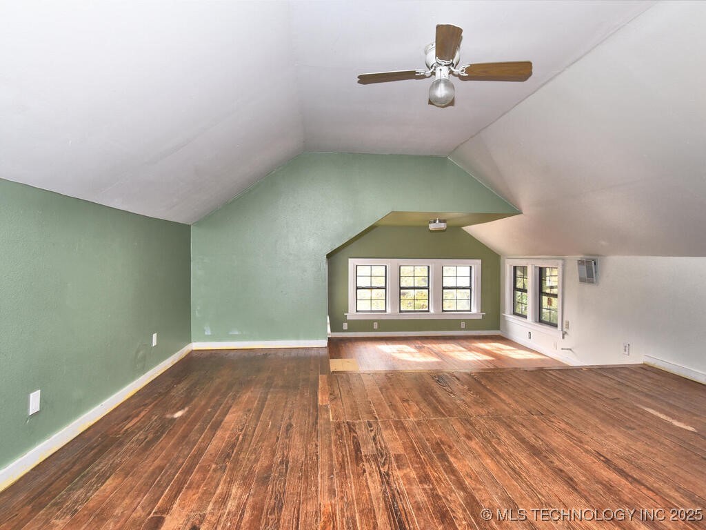 730 S Phoenix Avenue Property Photo 20