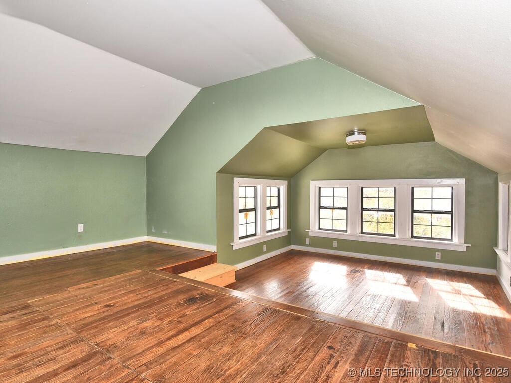 730 S Phoenix Avenue Property Photo 21