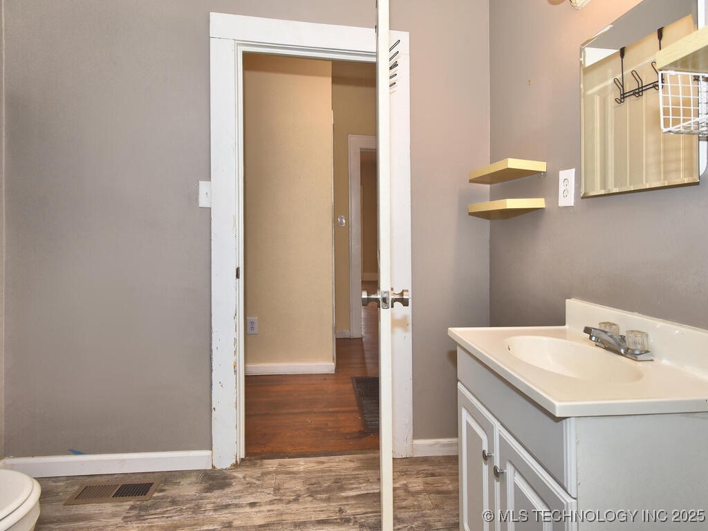 730 S Phoenix Avenue Property Photo 24