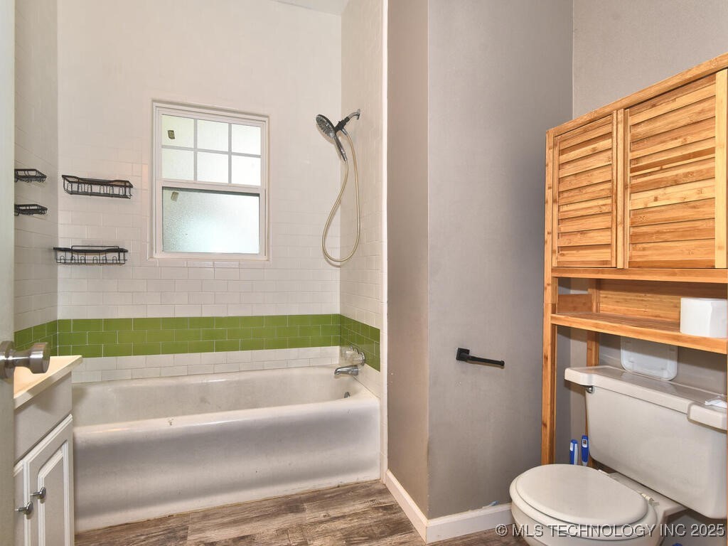 730 S Phoenix Avenue Property Photo 25