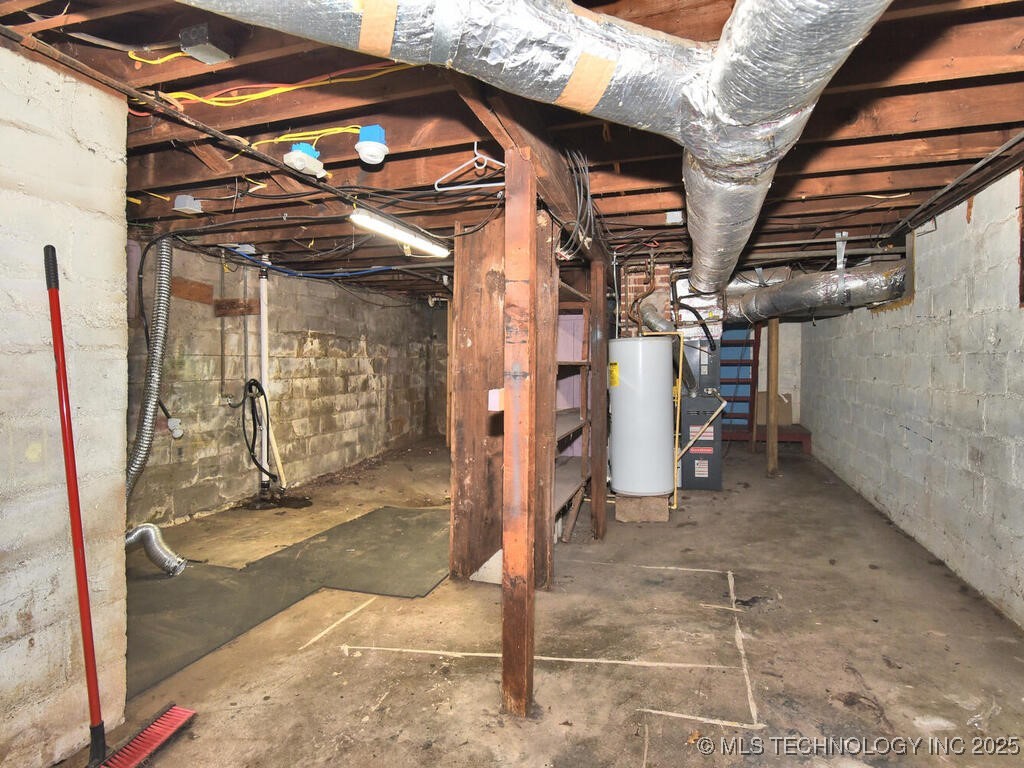 730 S Phoenix Avenue Property Photo 26