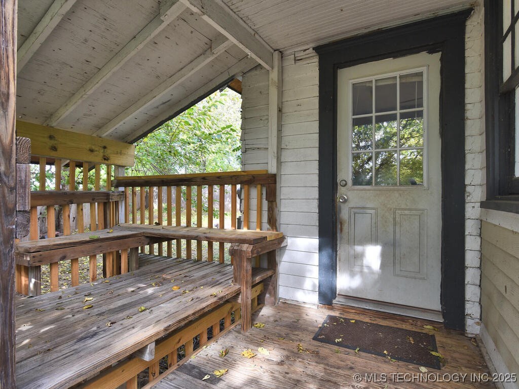 730 S Phoenix Avenue Property Photo 28