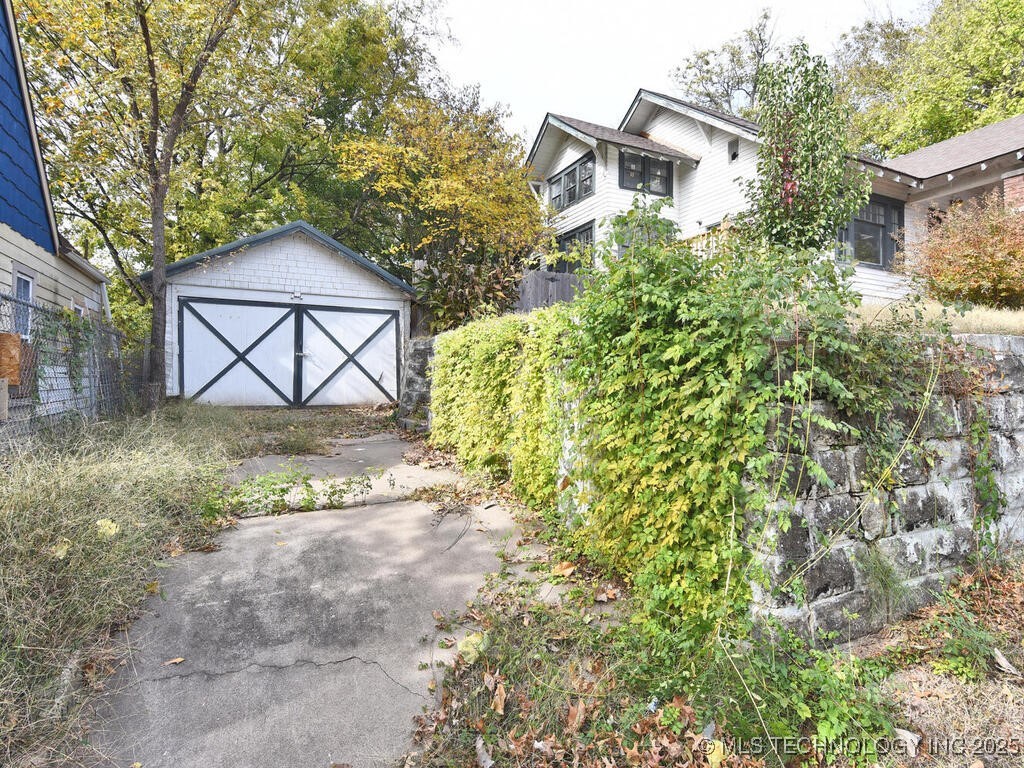 730 S Phoenix Avenue Property Photo 34