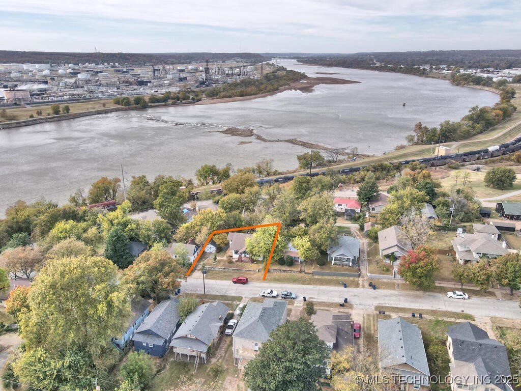 730 S Phoenix Avenue Property Photo 38