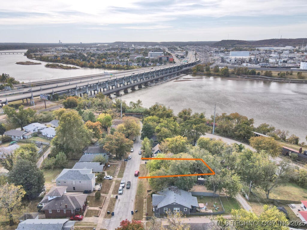 730 S Phoenix Avenue Property Photo 40