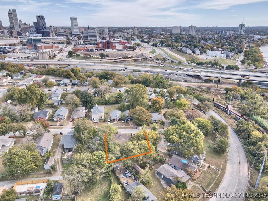 730 S Phoenix Avenue Property Photo 41