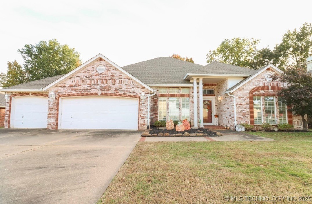 9106 E 113th Street S Property Photo 1