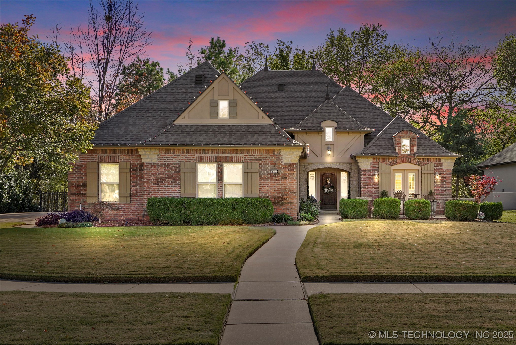 913 E Shreveport Street Property Photo 1