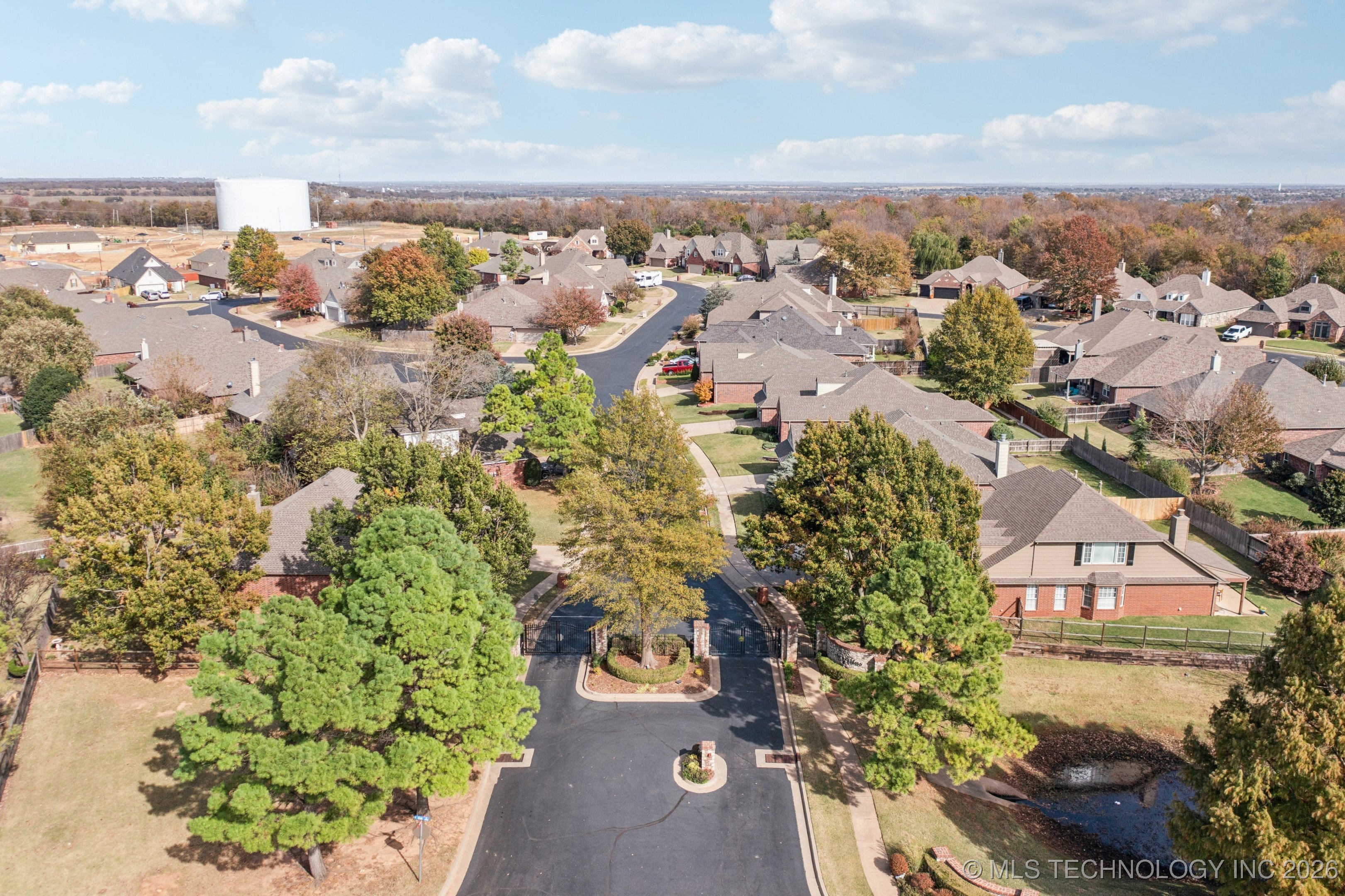 3309 N Gum Place Property Photo 2