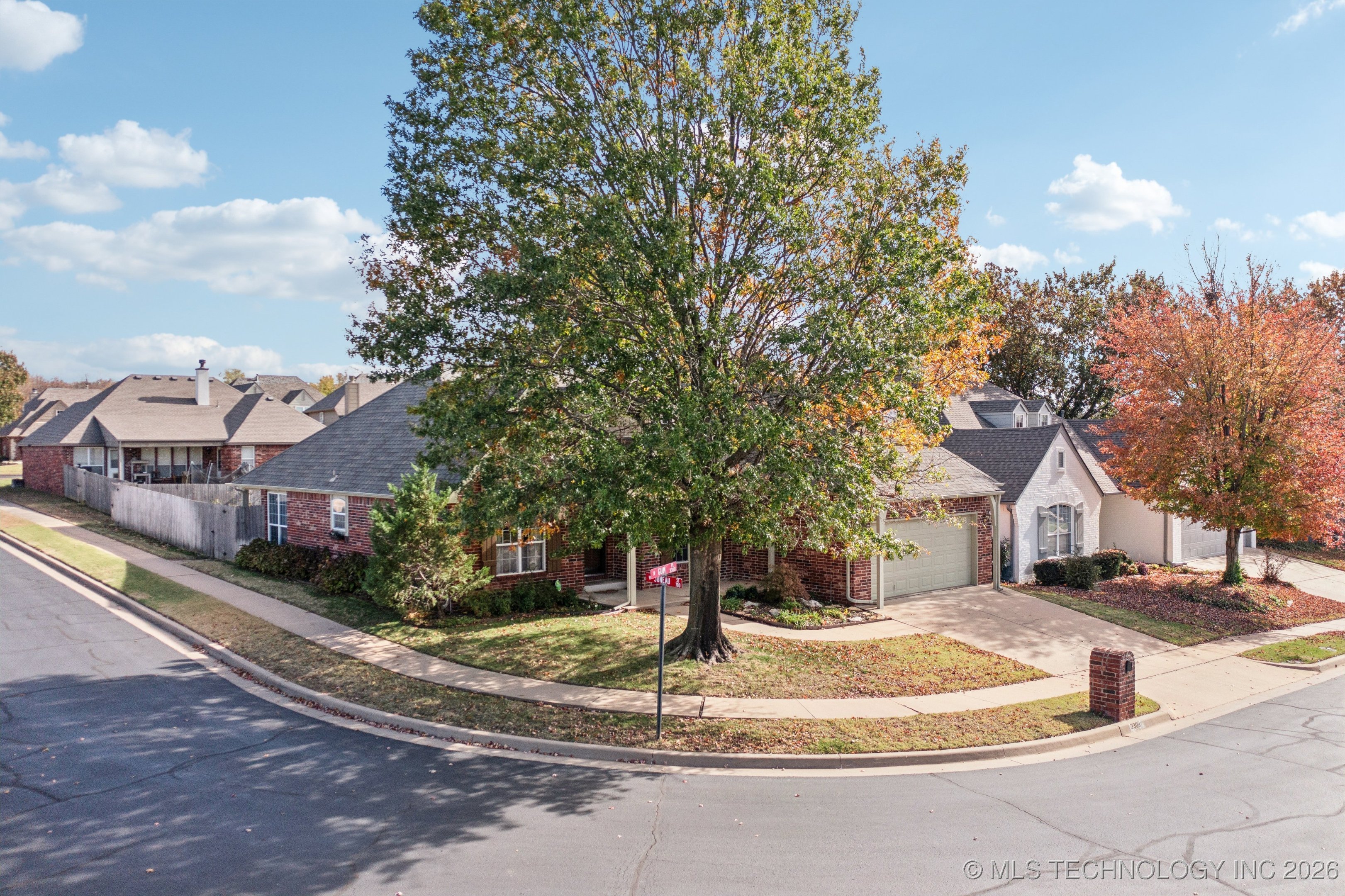 3309 N Gum Place Property Photo 3