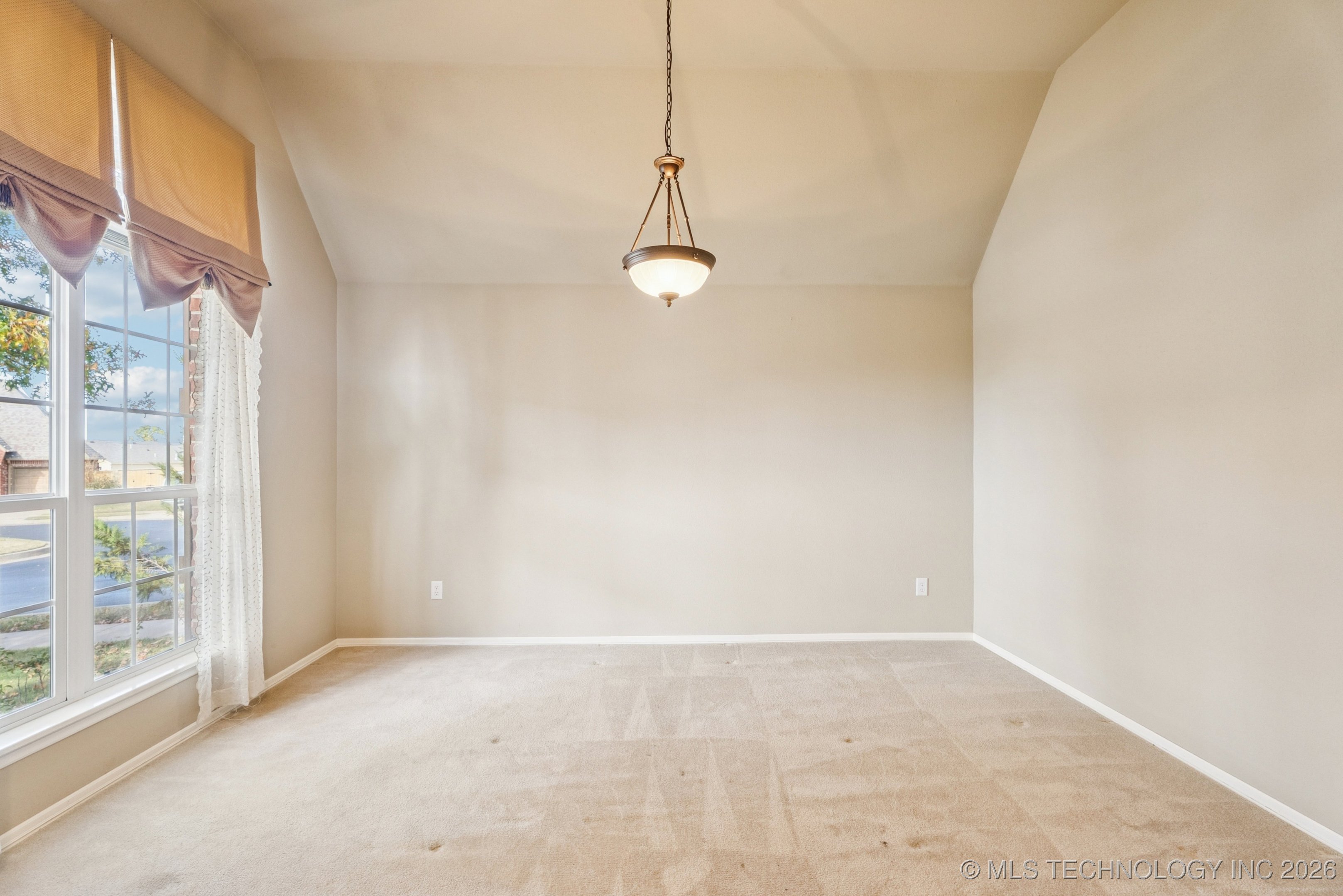 3309 N Gum Place Property Photo 6