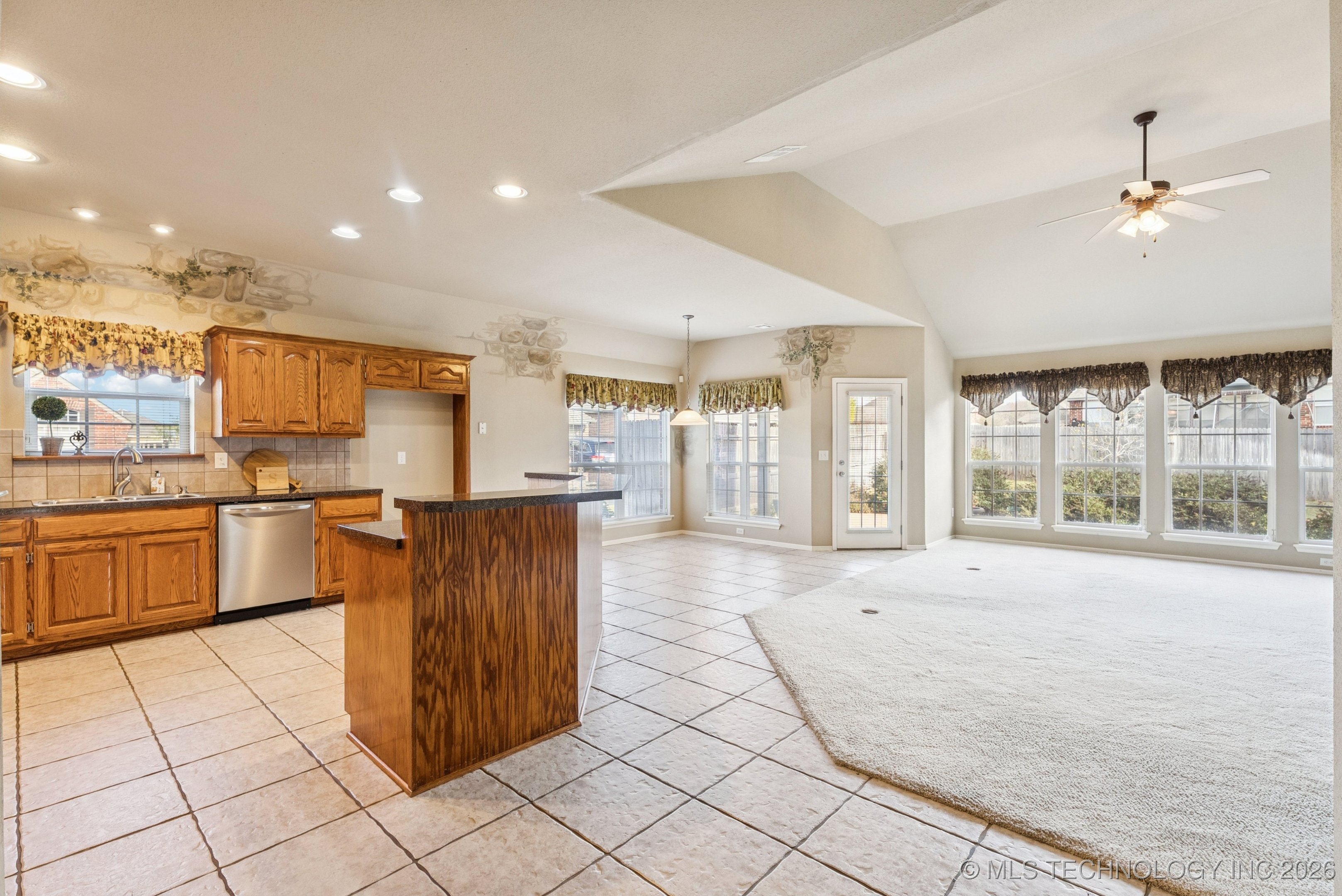 3309 N Gum Place Property Photo 12