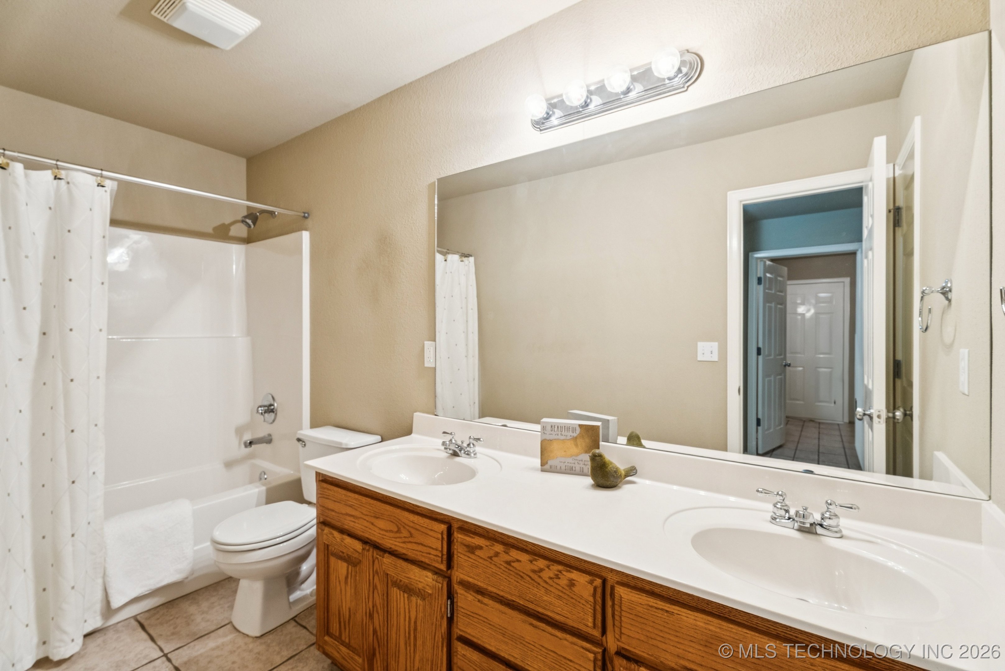 3309 N Gum Place Property Photo 27