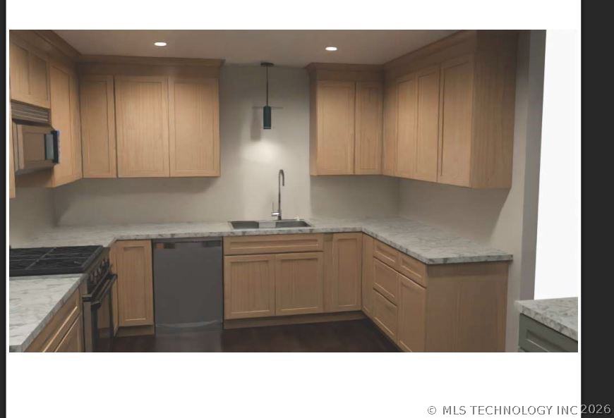 3525 S Urbana Avenue Property Photo 4