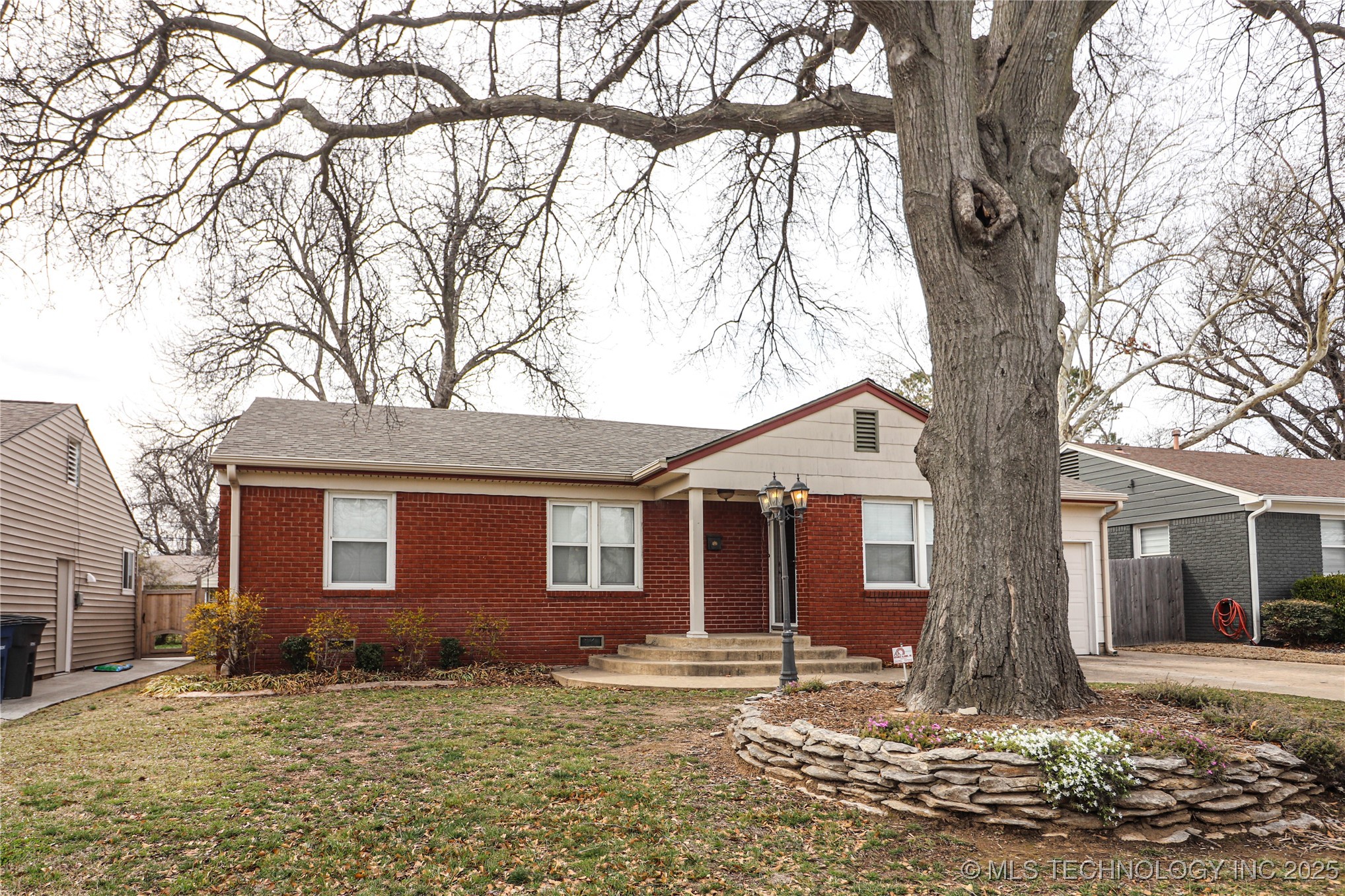 2634 S Urbana Avenue Property Photo 4