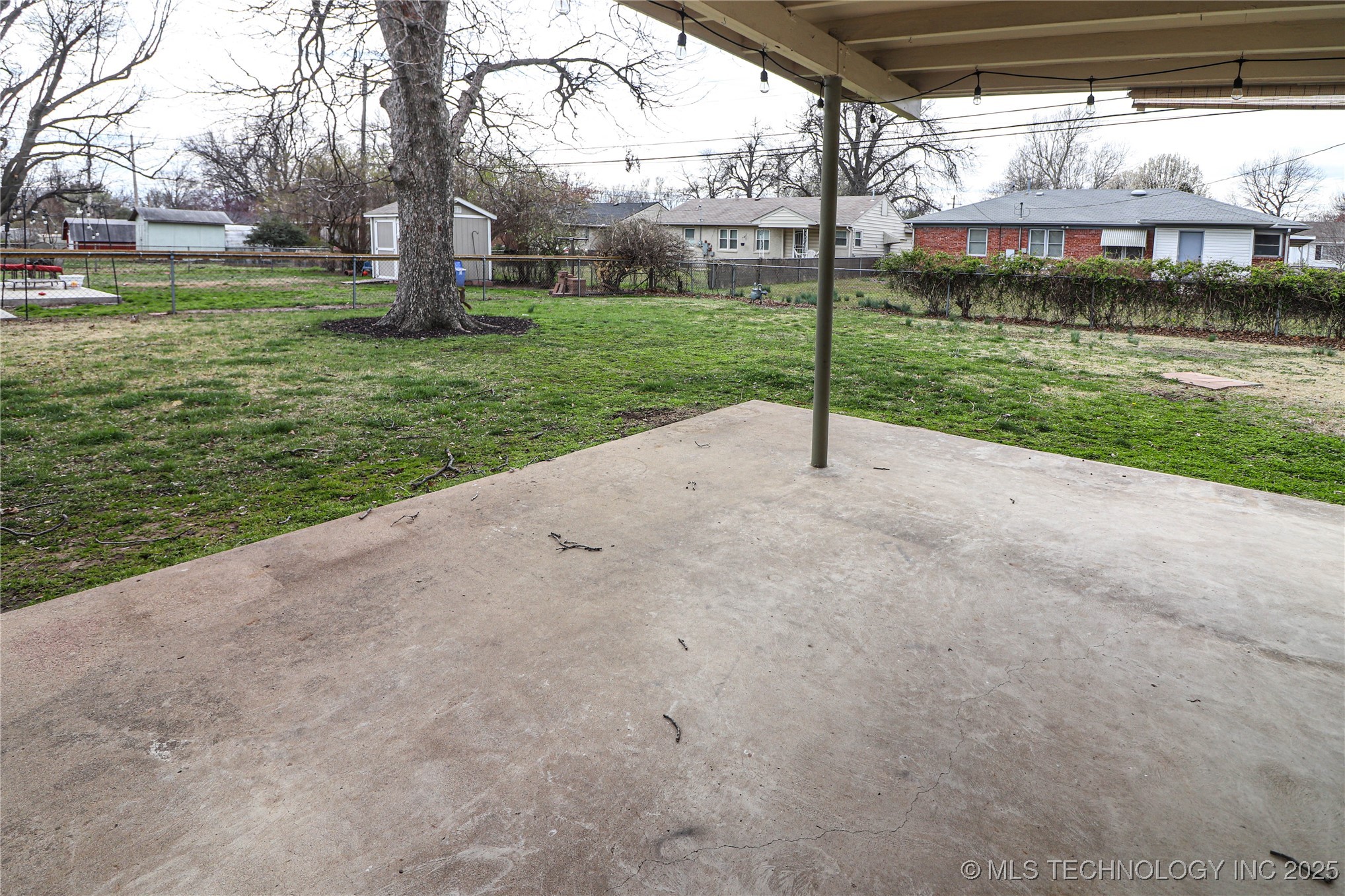 2634 S Urbana Avenue Property Photo 5