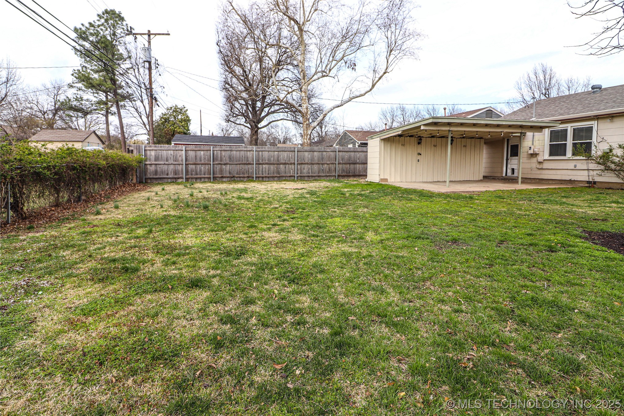 2634 S Urbana Avenue Property Photo 7