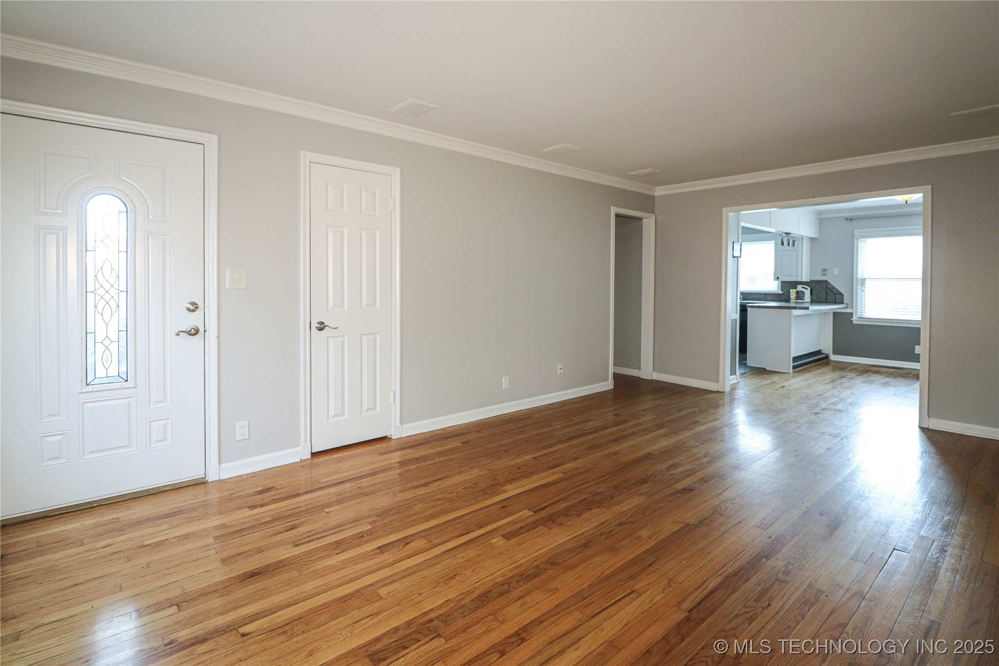 2634 S Urbana Avenue Property Photo 11