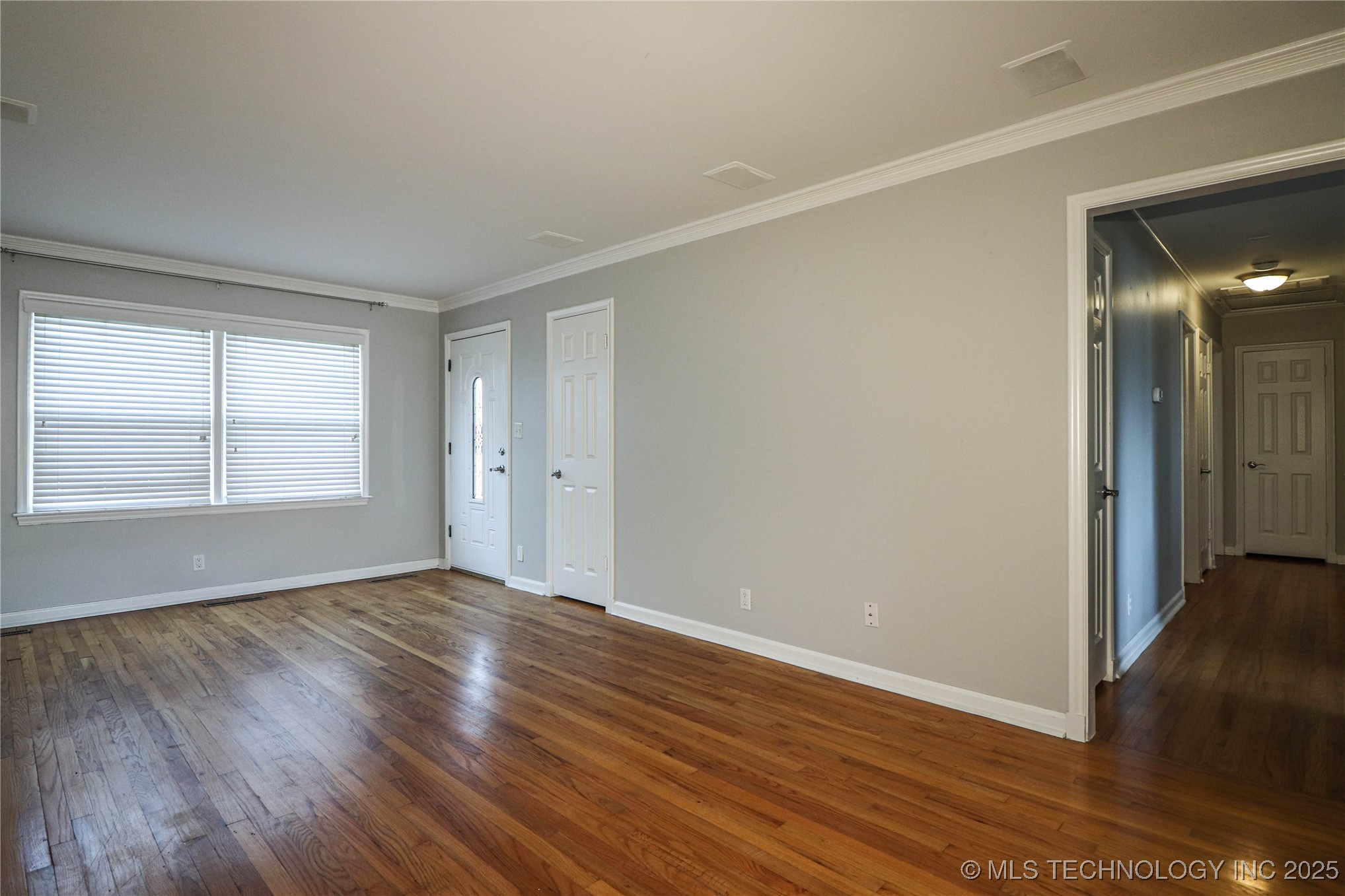 2634 S Urbana Avenue Property Photo 12