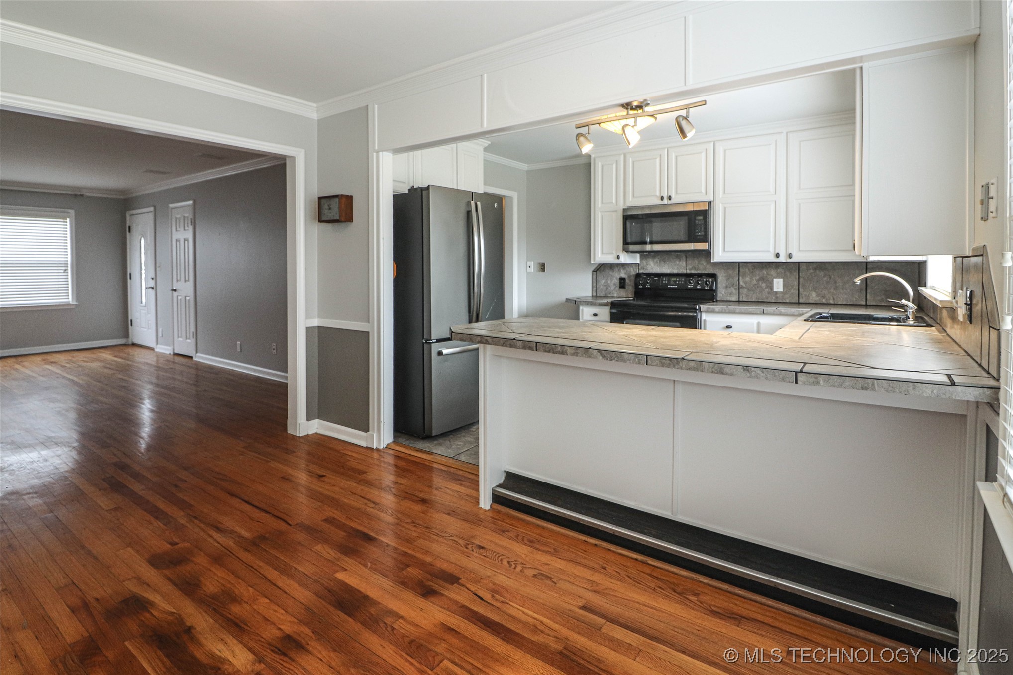 2634 S Urbana Avenue Property Photo 20