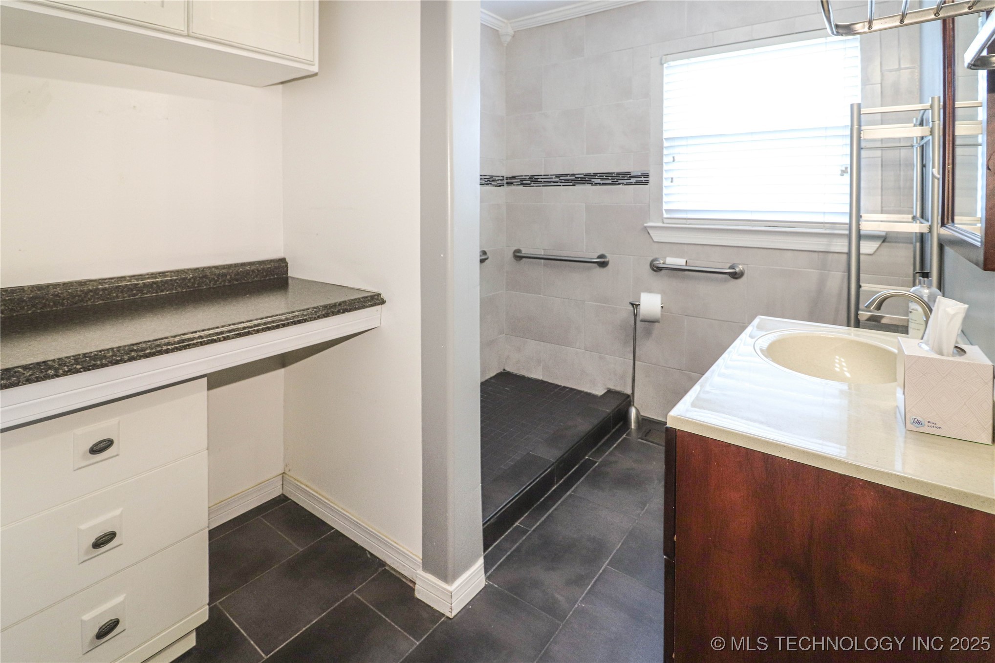 2634 S Urbana Avenue Property Photo 27