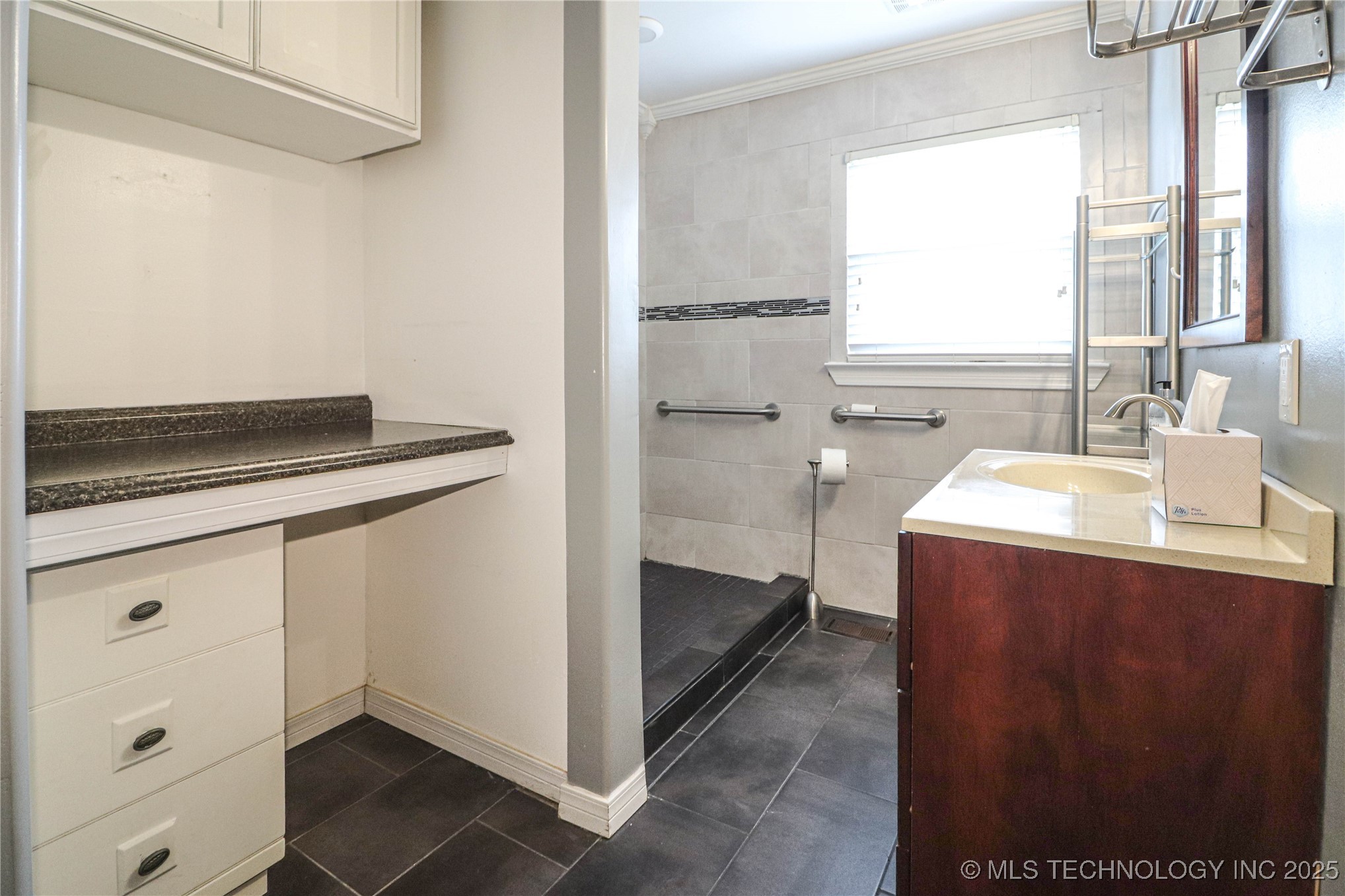 2634 S Urbana Avenue Property Photo 28