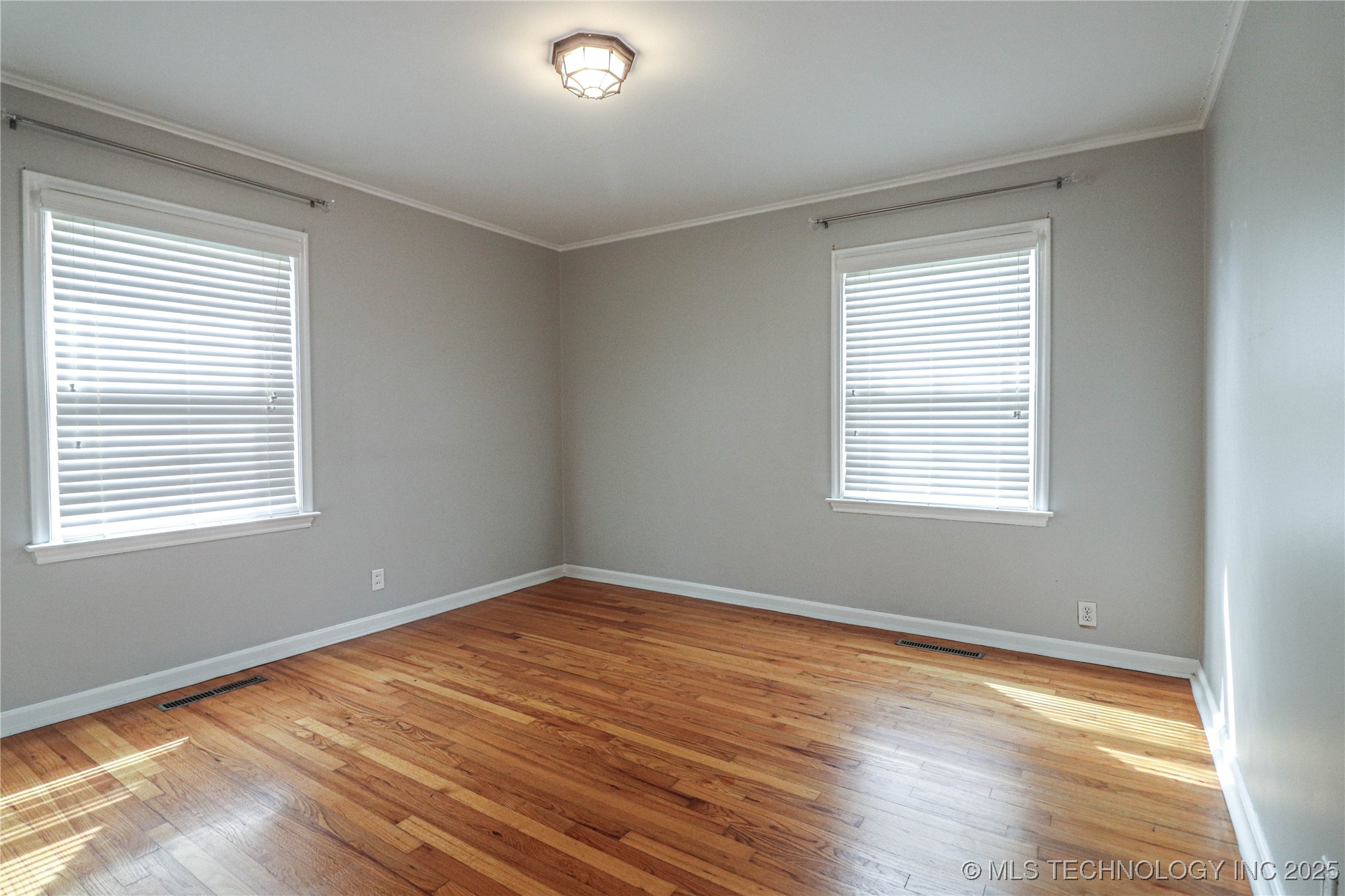 2634 S Urbana Avenue Property Photo 35