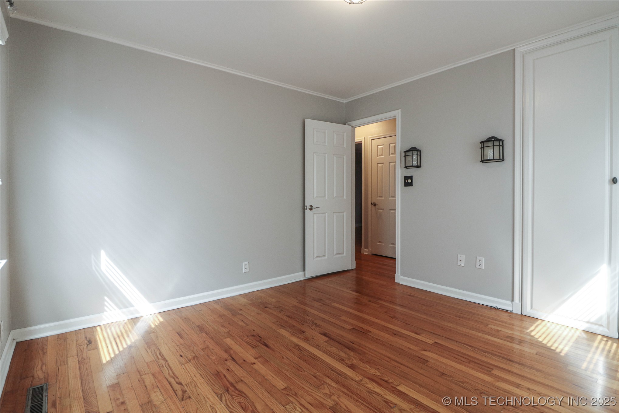 2634 S Urbana Avenue Property Photo 36