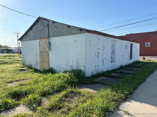 401 E 5th Street Property Photo 5