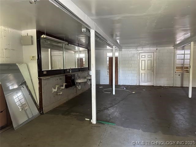 401 E 5th Street Property Photo 6