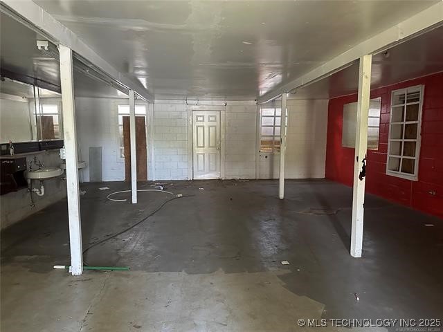 401 E 5th Street Property Photo 7