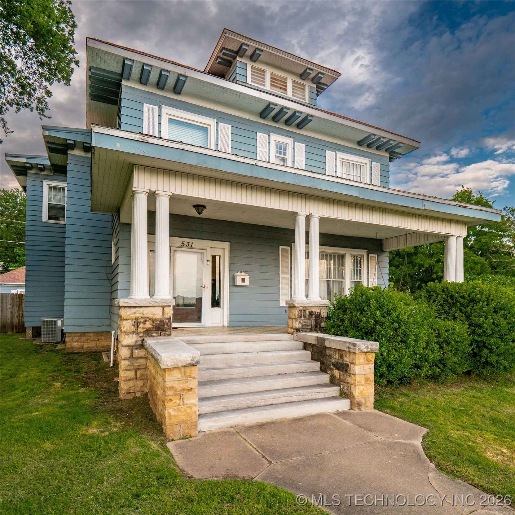 531 E Washington Avenue Property Photo 1