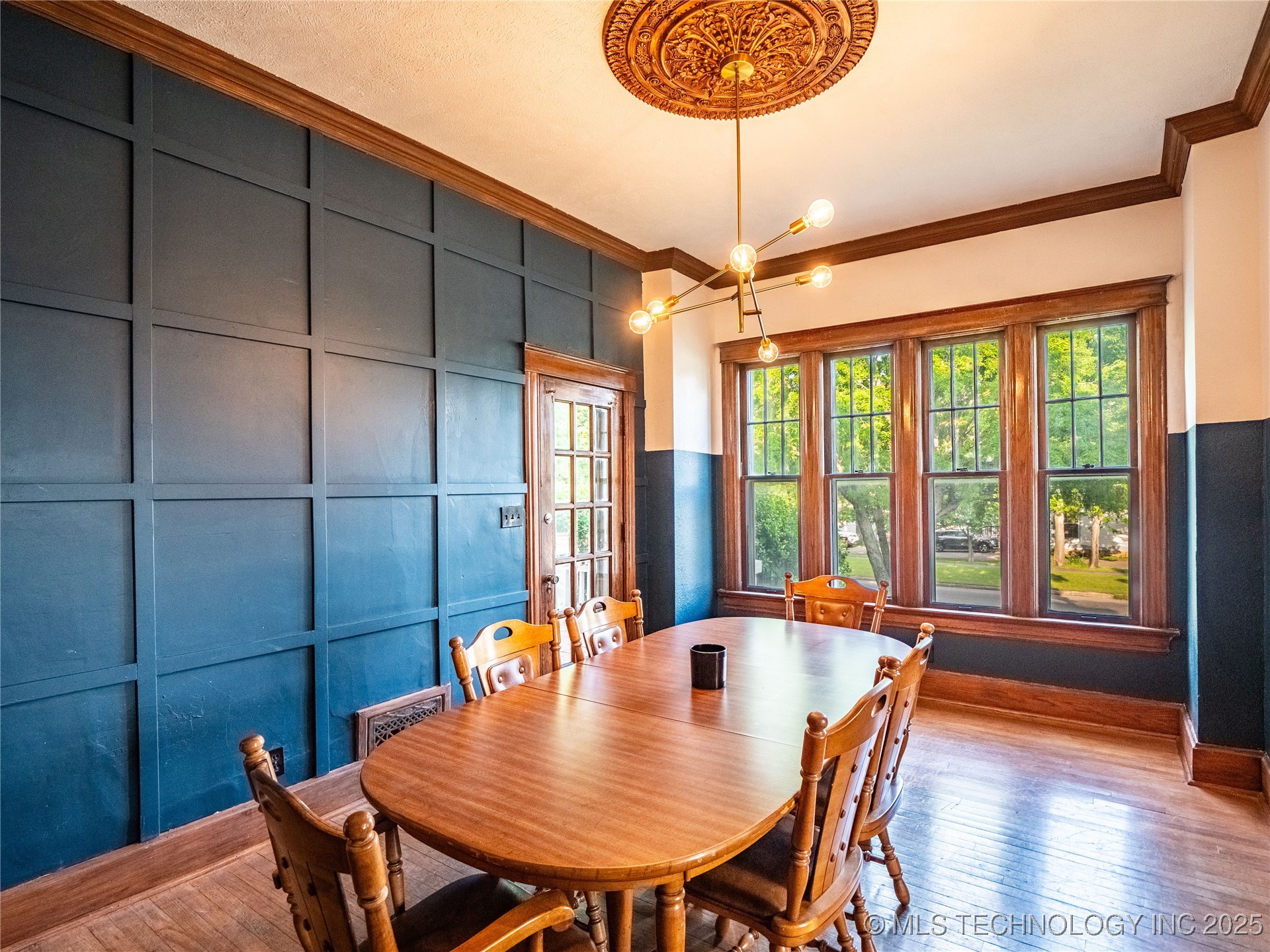 531 E Washington Avenue Property Photo 15