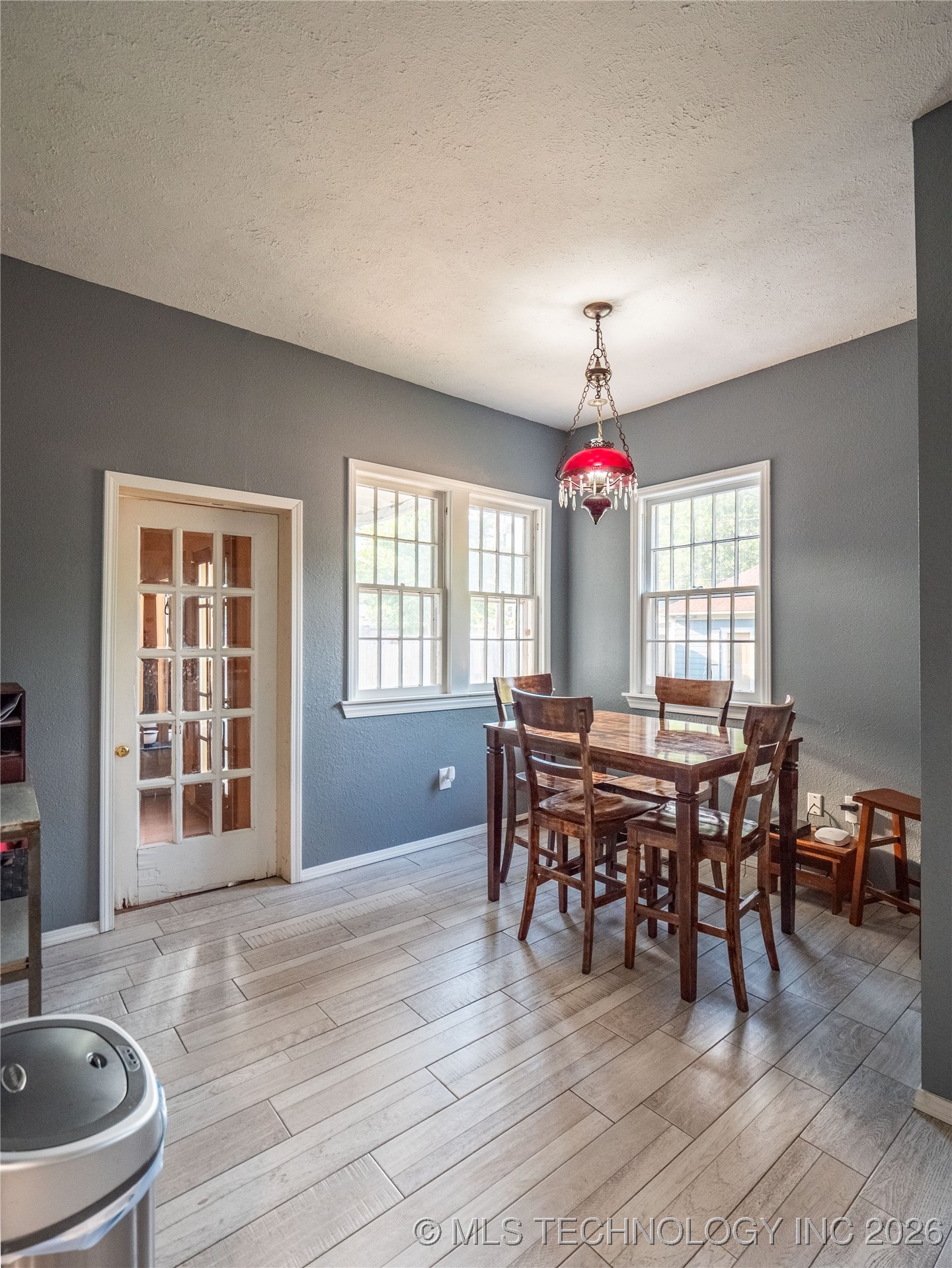 531 E Washington Avenue Property Photo 17