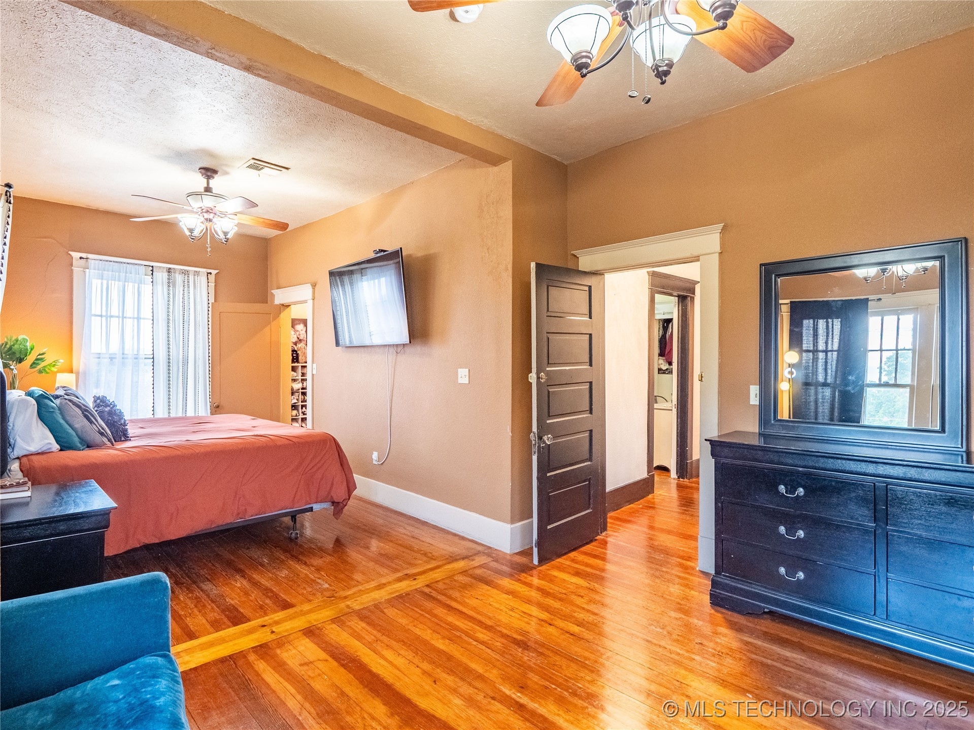 531 E Washington Avenue Property Photo 25