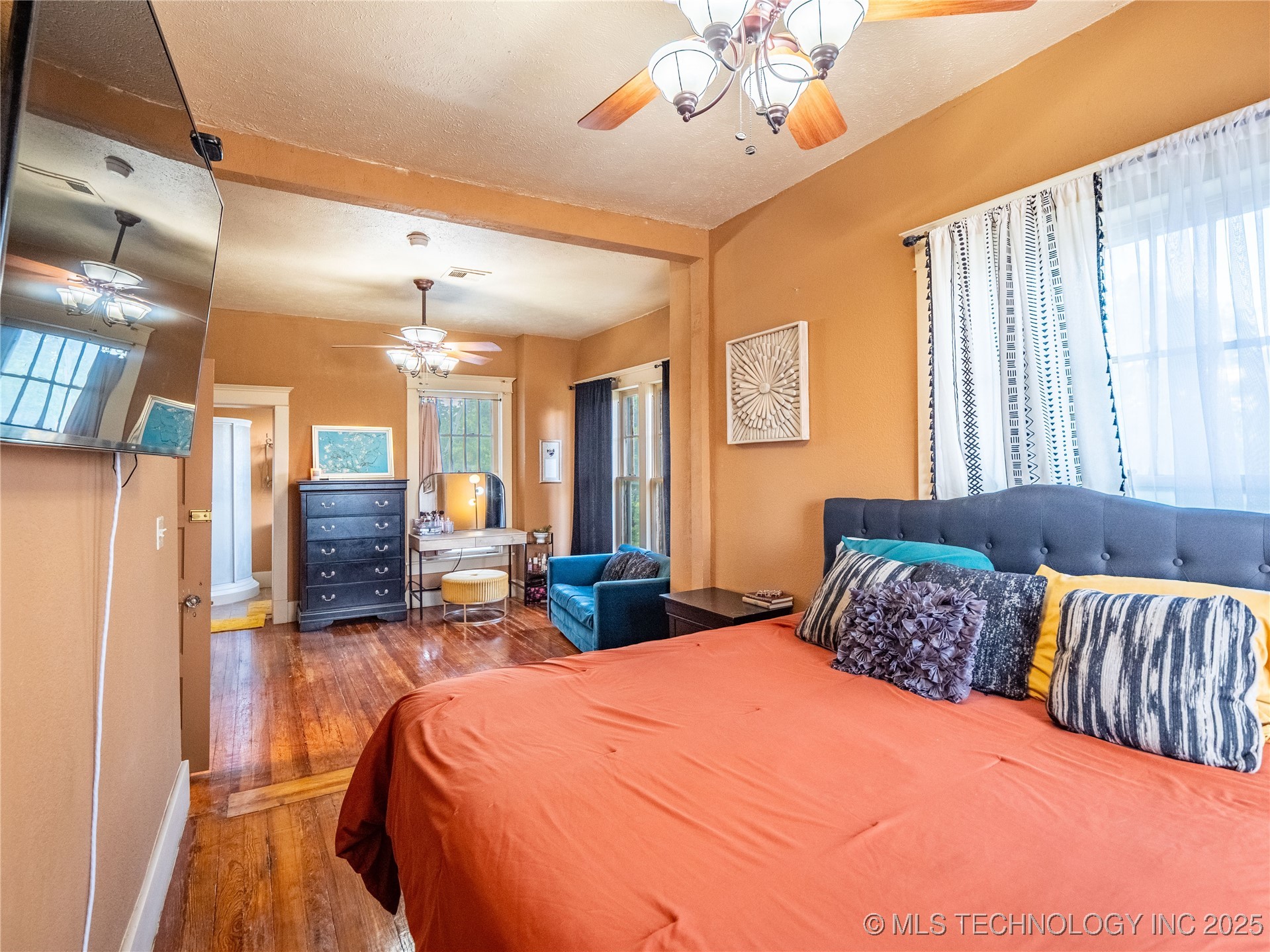 531 E Washington Avenue Property Photo 27