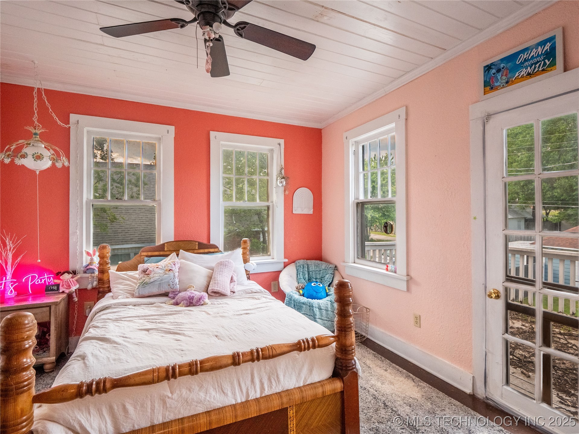 531 E Washington Avenue Property Photo 41