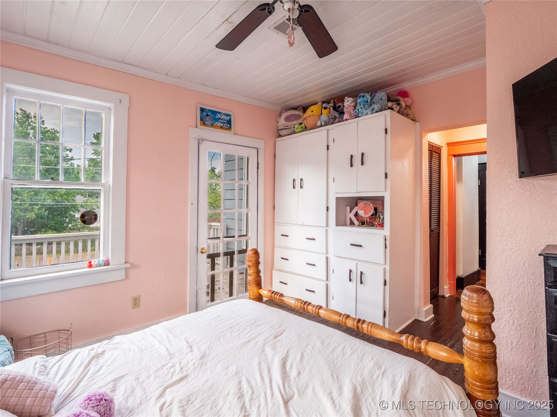 531 E Washington Avenue Property Photo 44