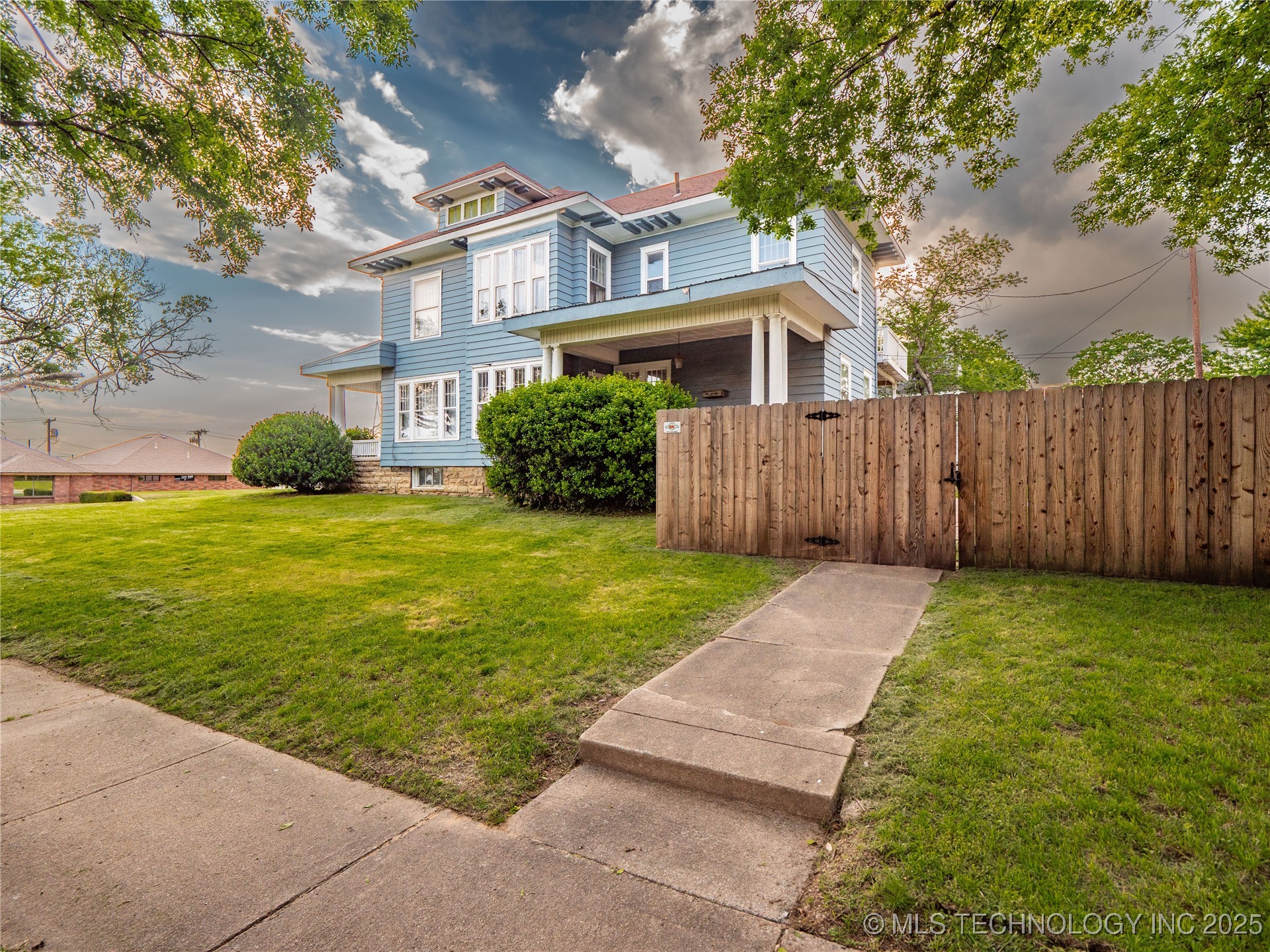 531 E Washington Avenue Property Photo 54