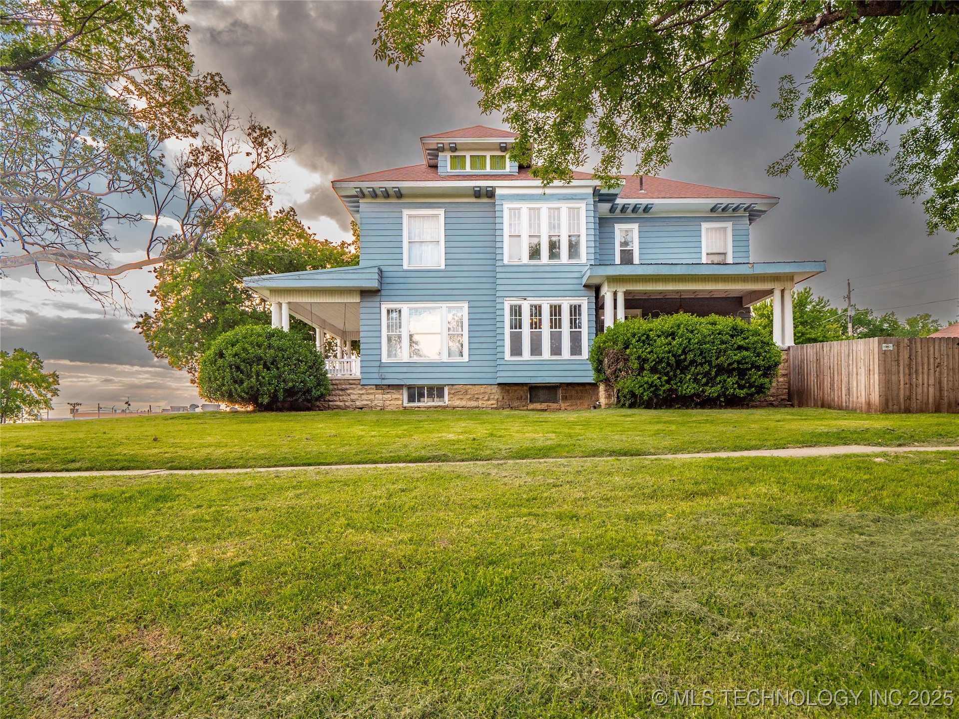 531 E Washington Avenue Property Photo 55