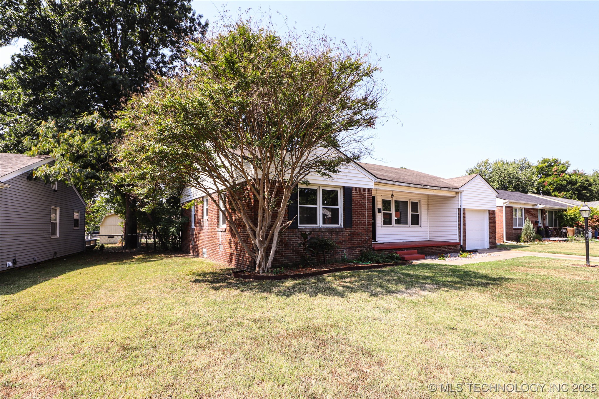 2642 S Oswego Place Property Photo 2