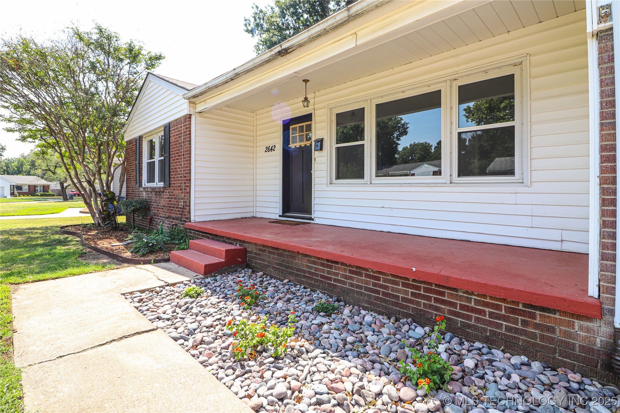 2642 S Oswego Place Property Photo 4