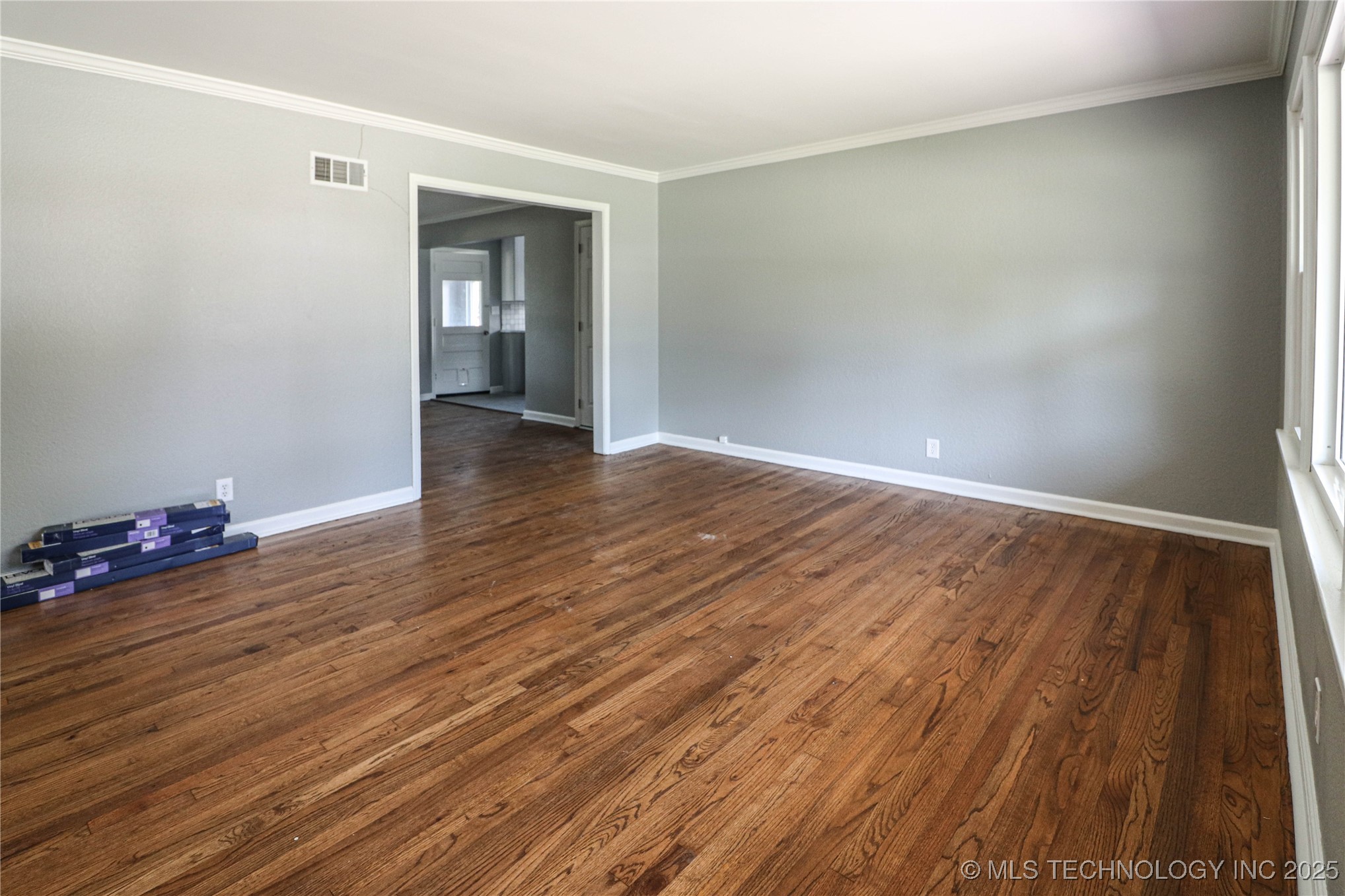 2642 S Oswego Place Property Photo 6