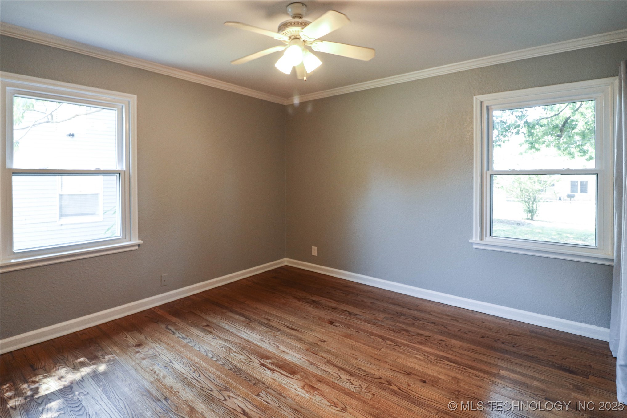 2642 S Oswego Place Property Photo 8