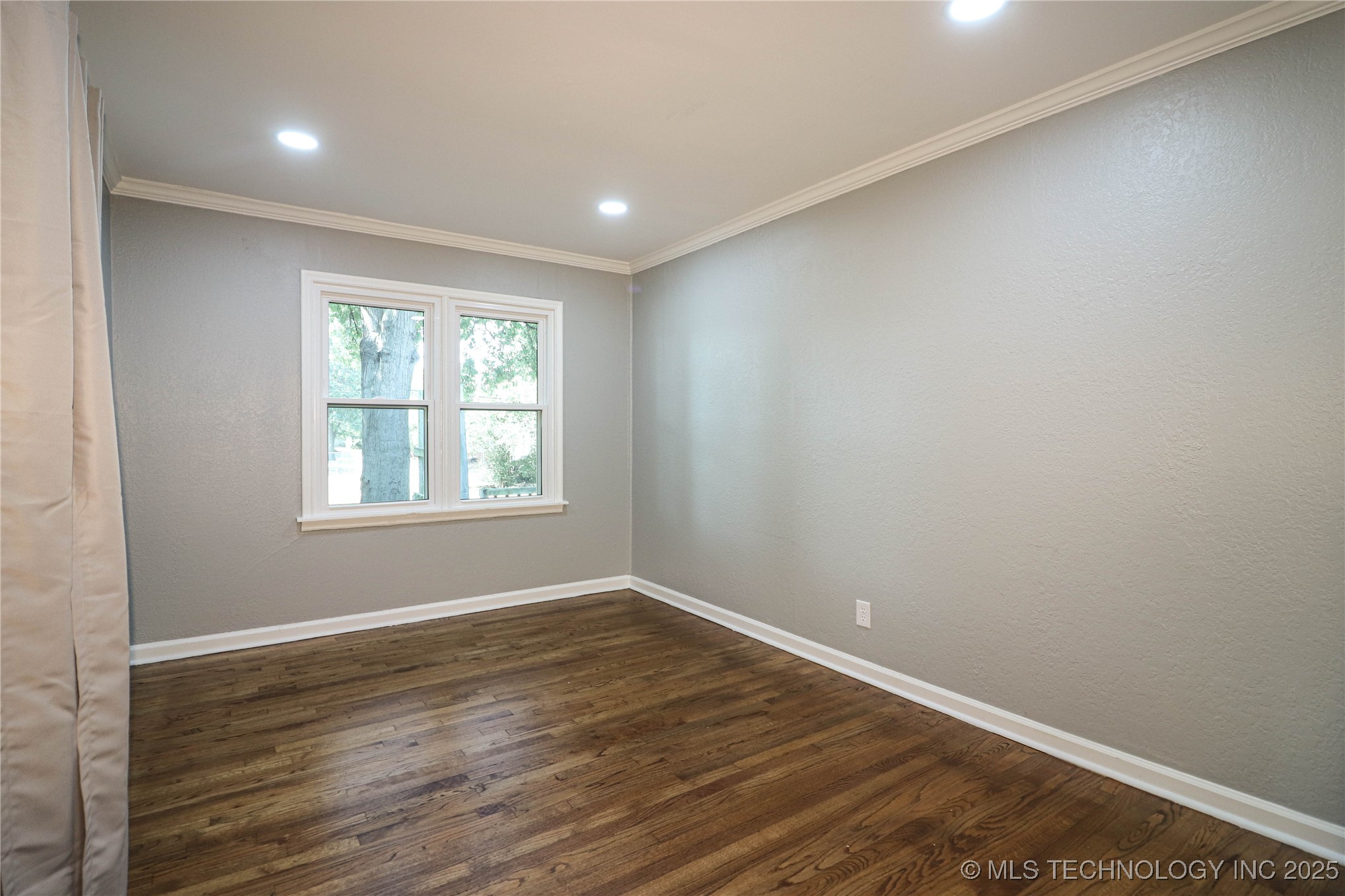 2642 S Oswego Place Property Photo 9