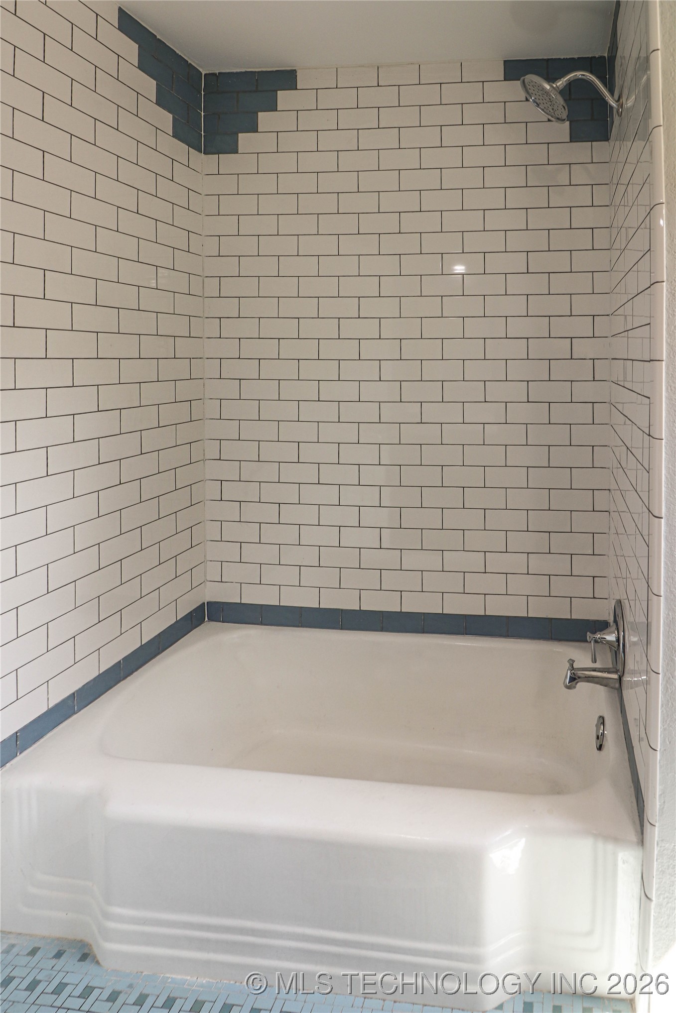 2642 S Oswego Place Property Photo 14