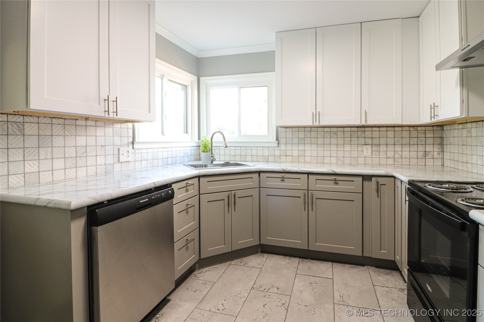 2642 S Oswego Place Property Photo 23